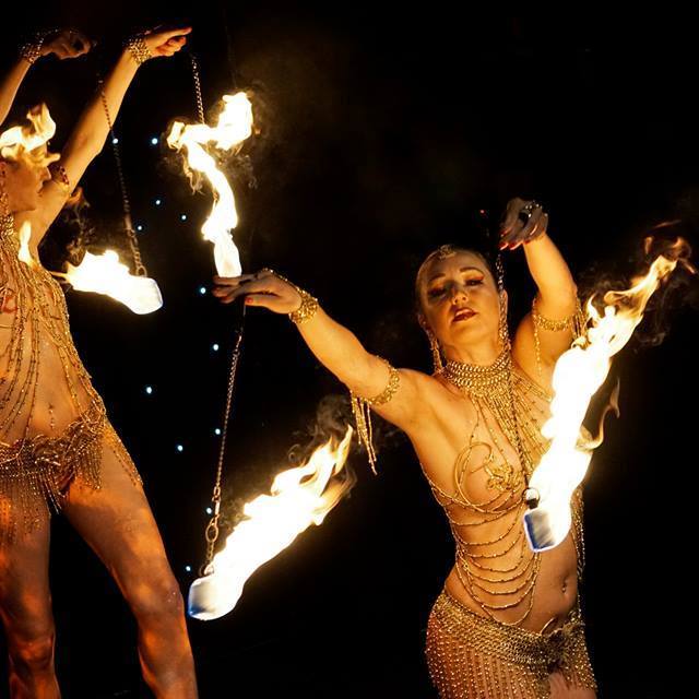 Effeuilleuse Burlesque Performeuse Feu Paris