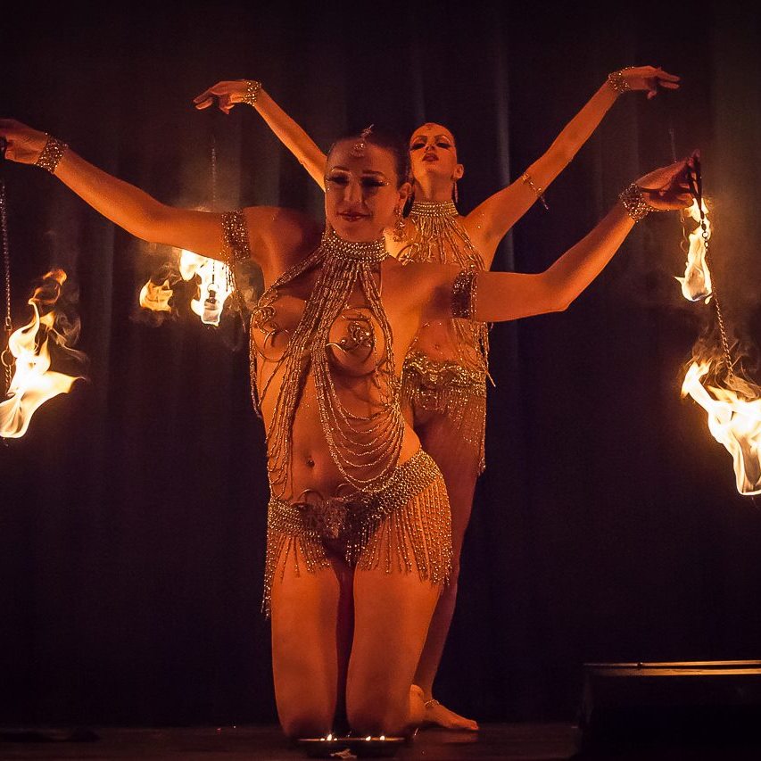 Effeuilleuse Burlesque Performeuse Feu Paris