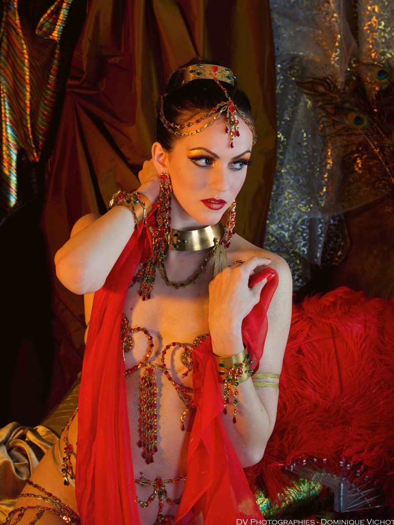 Effeuilleuse Burlesque Performeuse Feu Paris