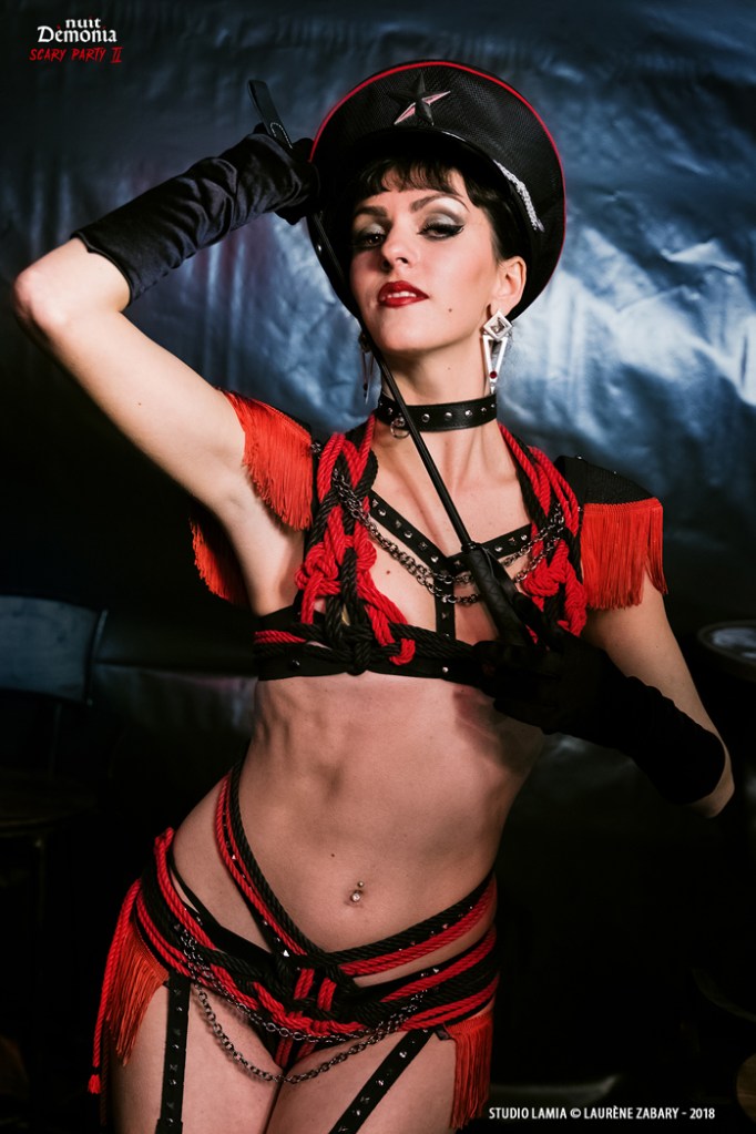 Effeuilleuse Burlesque Performeuse Feu Paris