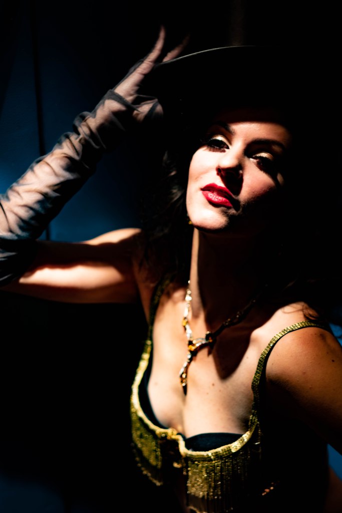 Effeuilleuse Burlesque Performeuse Feu Paris