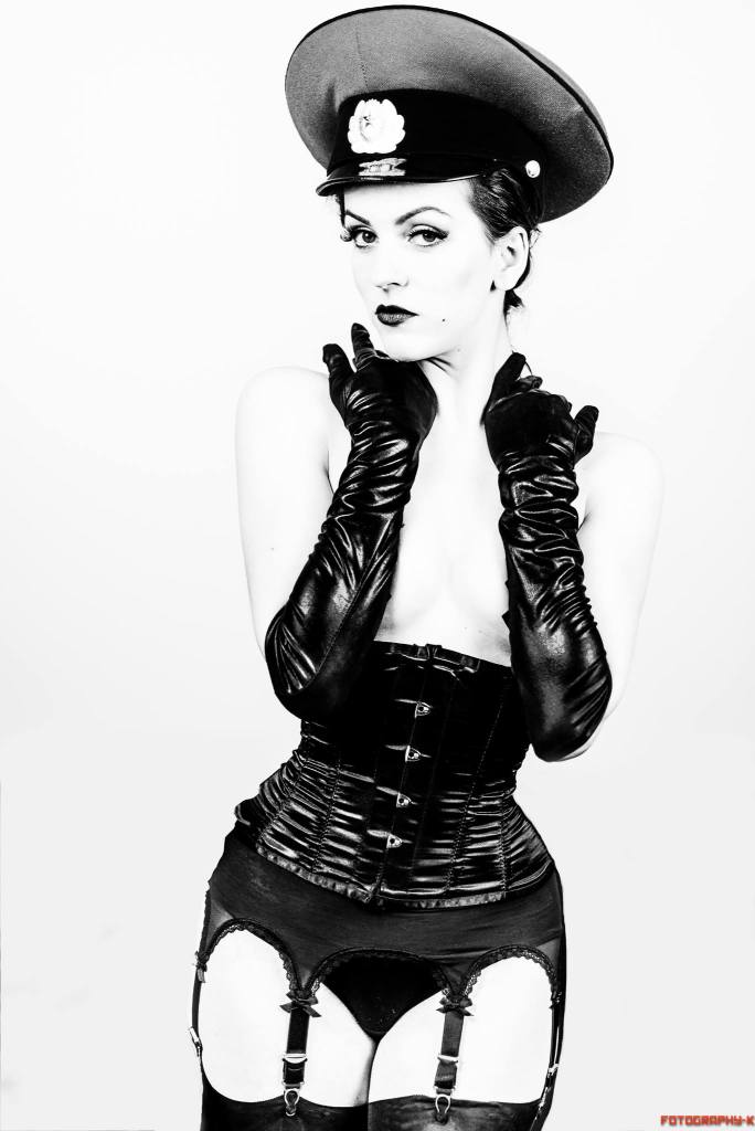 Effeuilleuse Burlesque Performeuse Feu Paris