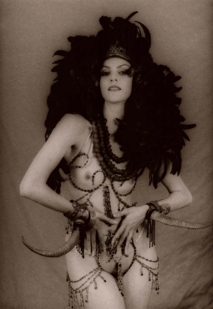 Effeuilleuse Burlesque Performeuse Feu Paris