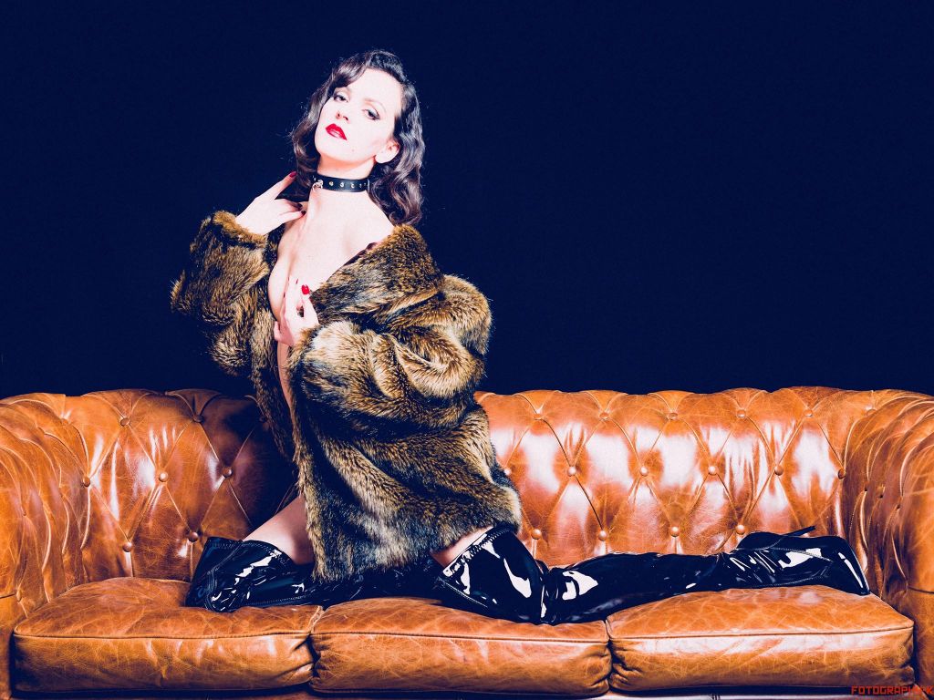 Effeuilleuse Burlesque Performeuse Feu Paris