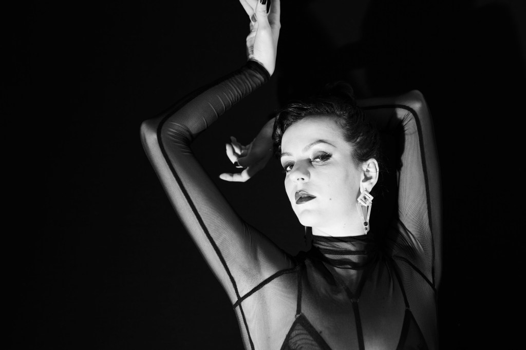 Effeuilleuse Burlesque Performeuse Feu Paris