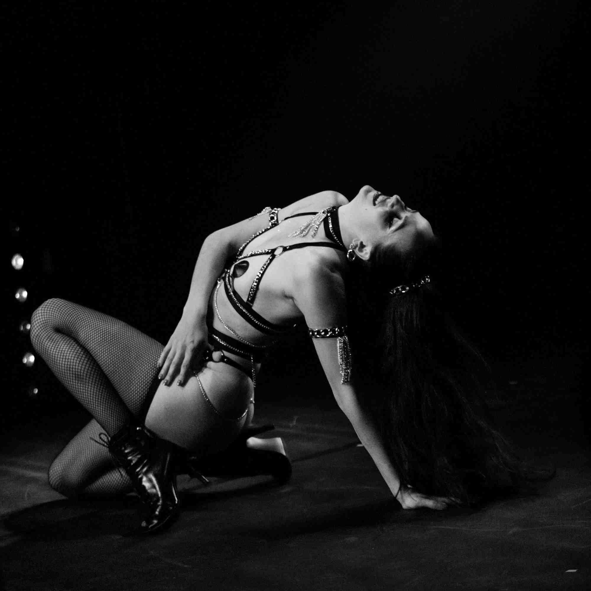 Effeuilleuse Burlesque Performeuse Feu Paris