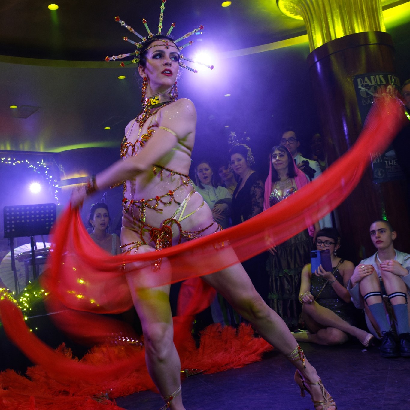 Effeuilleuse Burlesque Performeuse Feu Paris