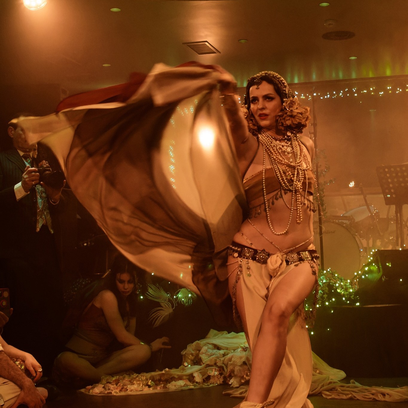 Effeuilleuse Burlesque Performeuse Feu Paris