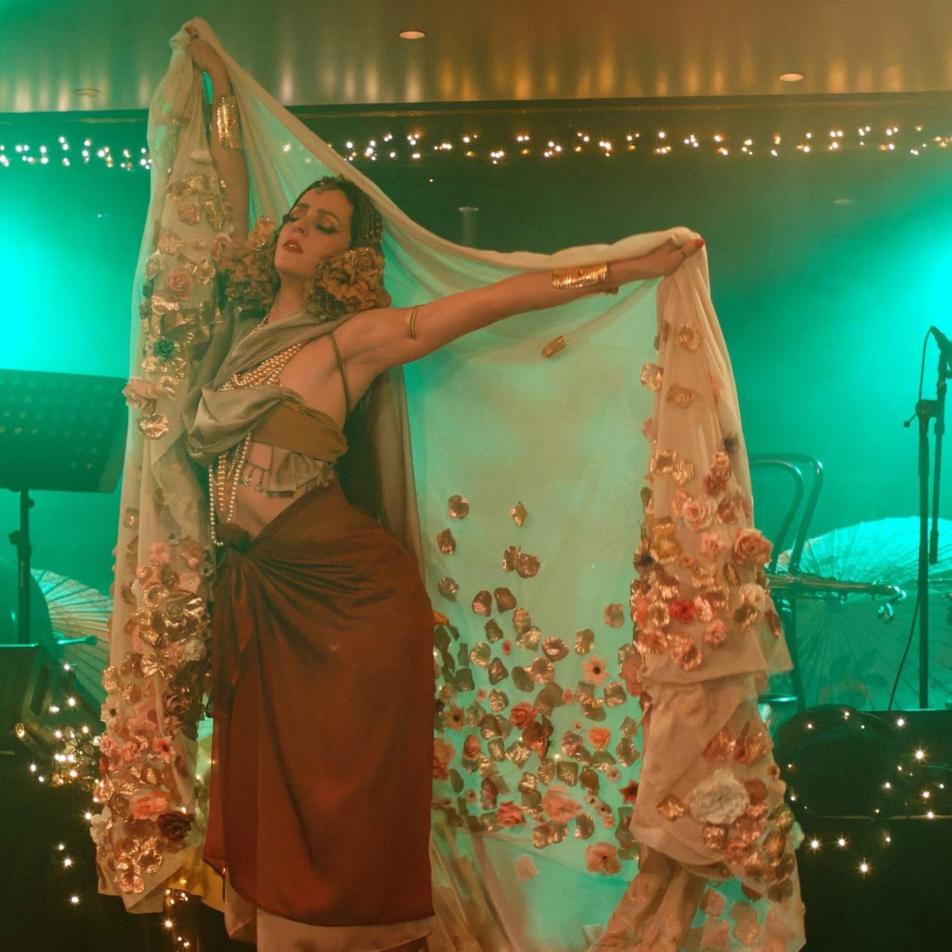 Effeuilleuse Burlesque Performeuse Feu Paris