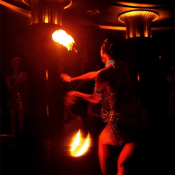 Effeuilleuse Burlesque Performeuse Feu Paris