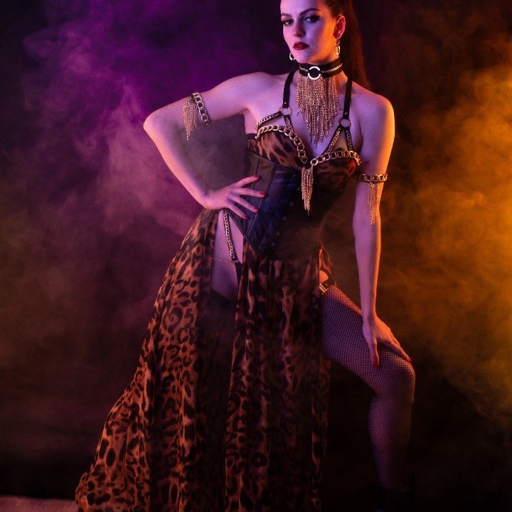 Effeuilleuse Burlesque Performeuse Feu Paris