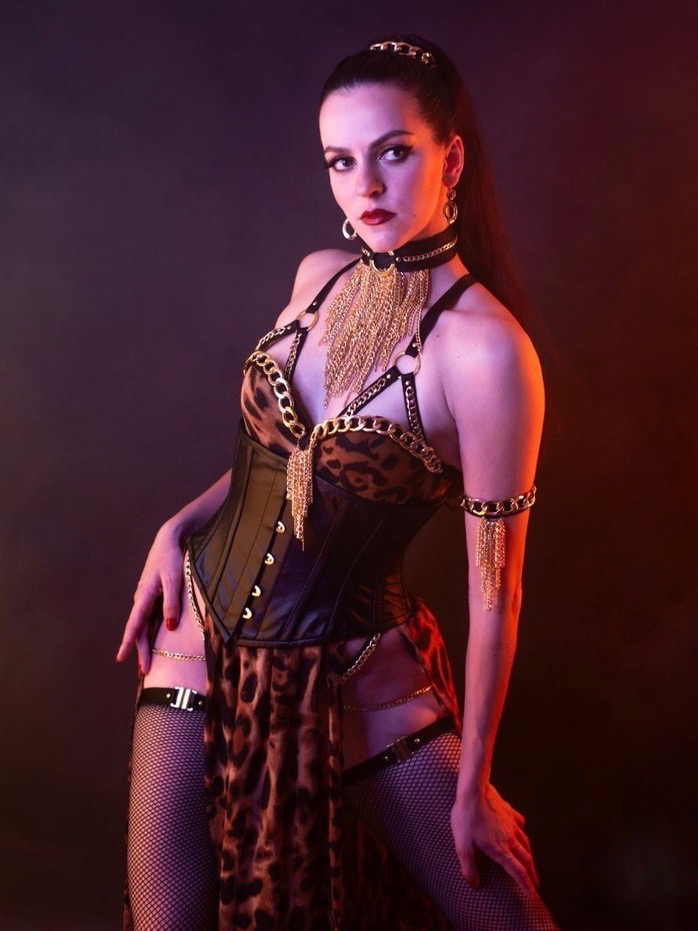 Effeuilleuse Burlesque Performeuse Feu Paris