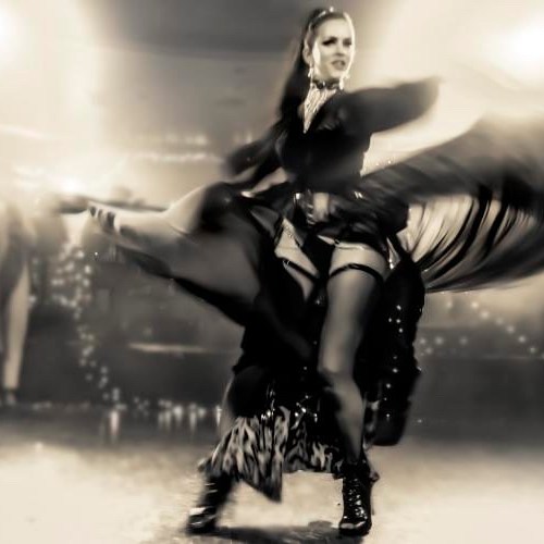 Effeuilleuse Burlesque Performeuse Feu Paris