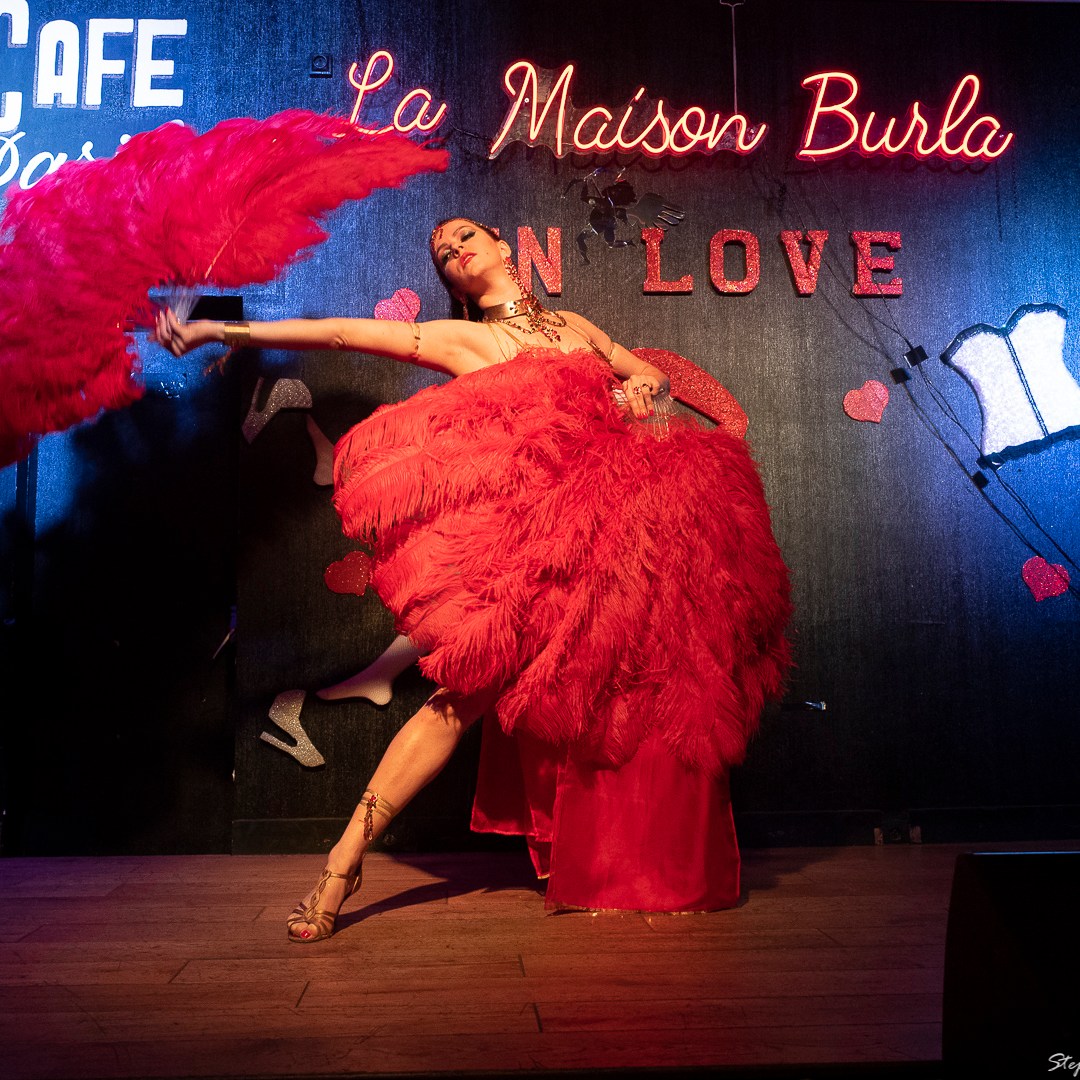 Effeuilleuse Burlesque Performeuse Feu Paris