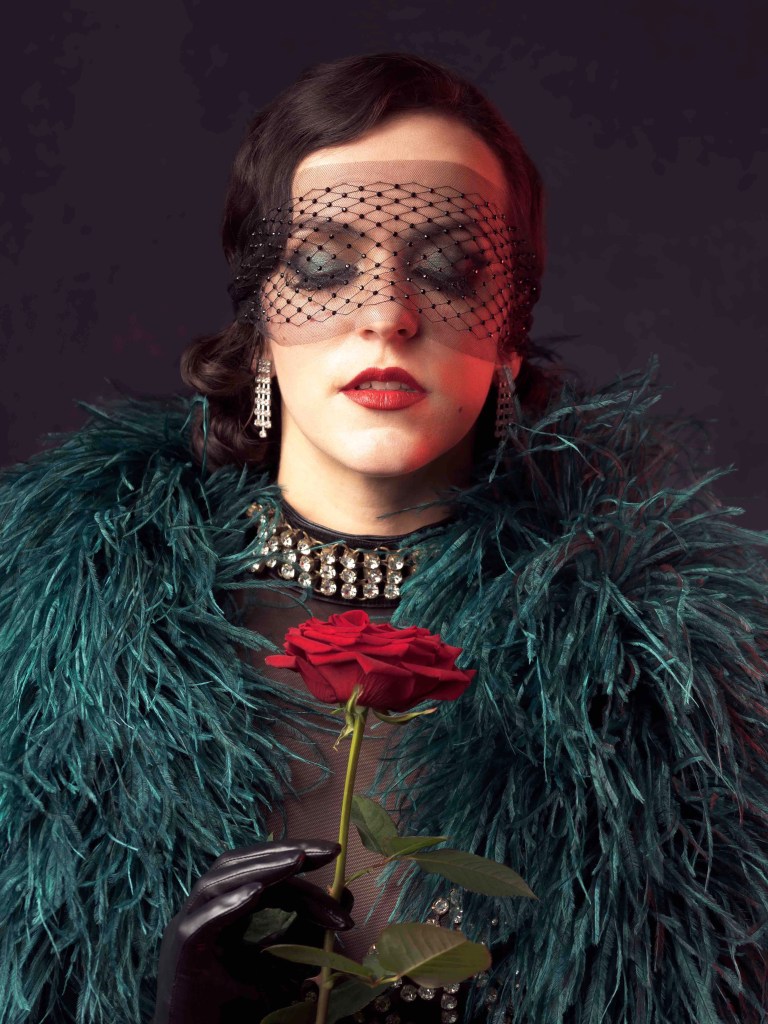 Effeuilleuse Burlesque Performeuse Feu Paris