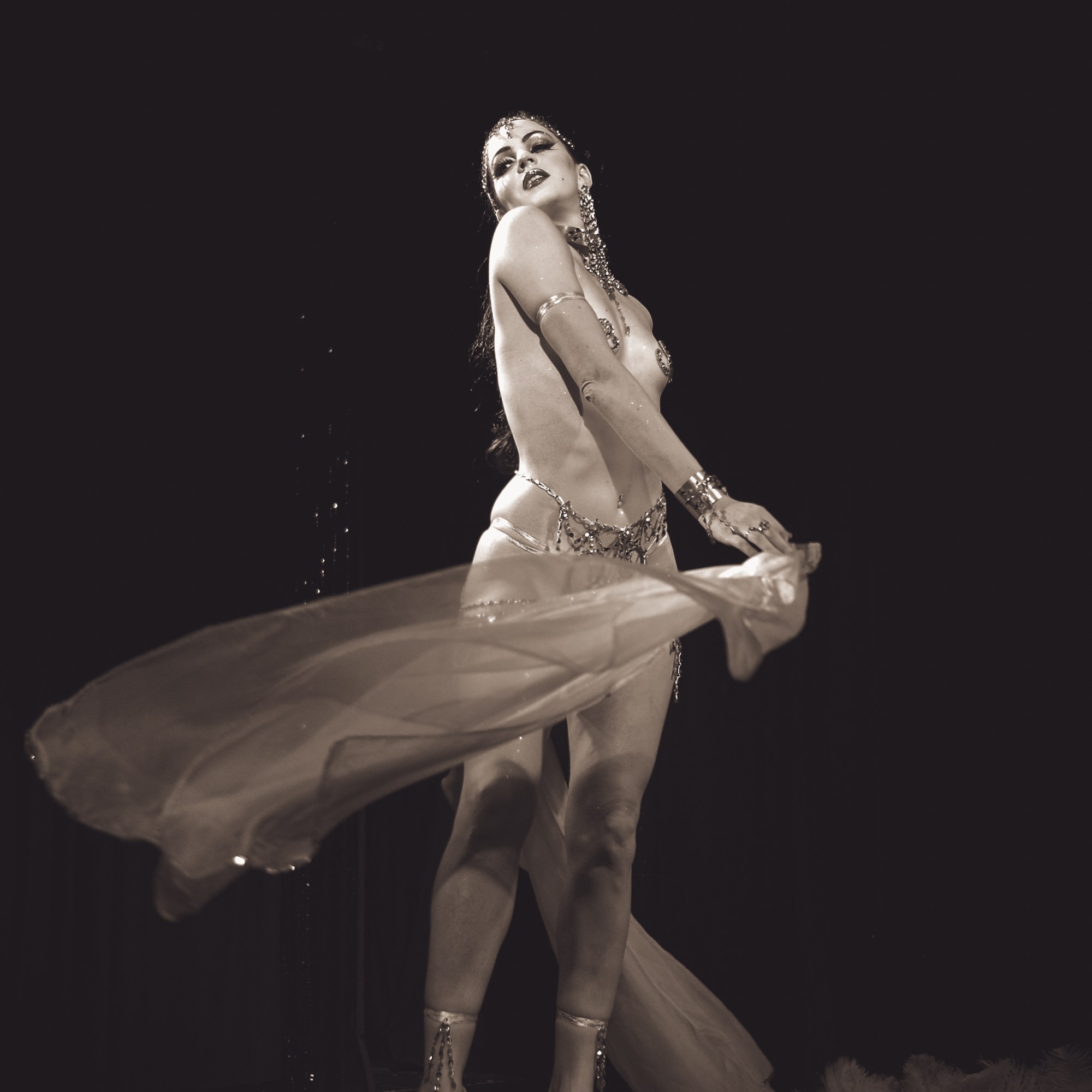 Effeuilleuse Burlesque Performeuse Feu Paris