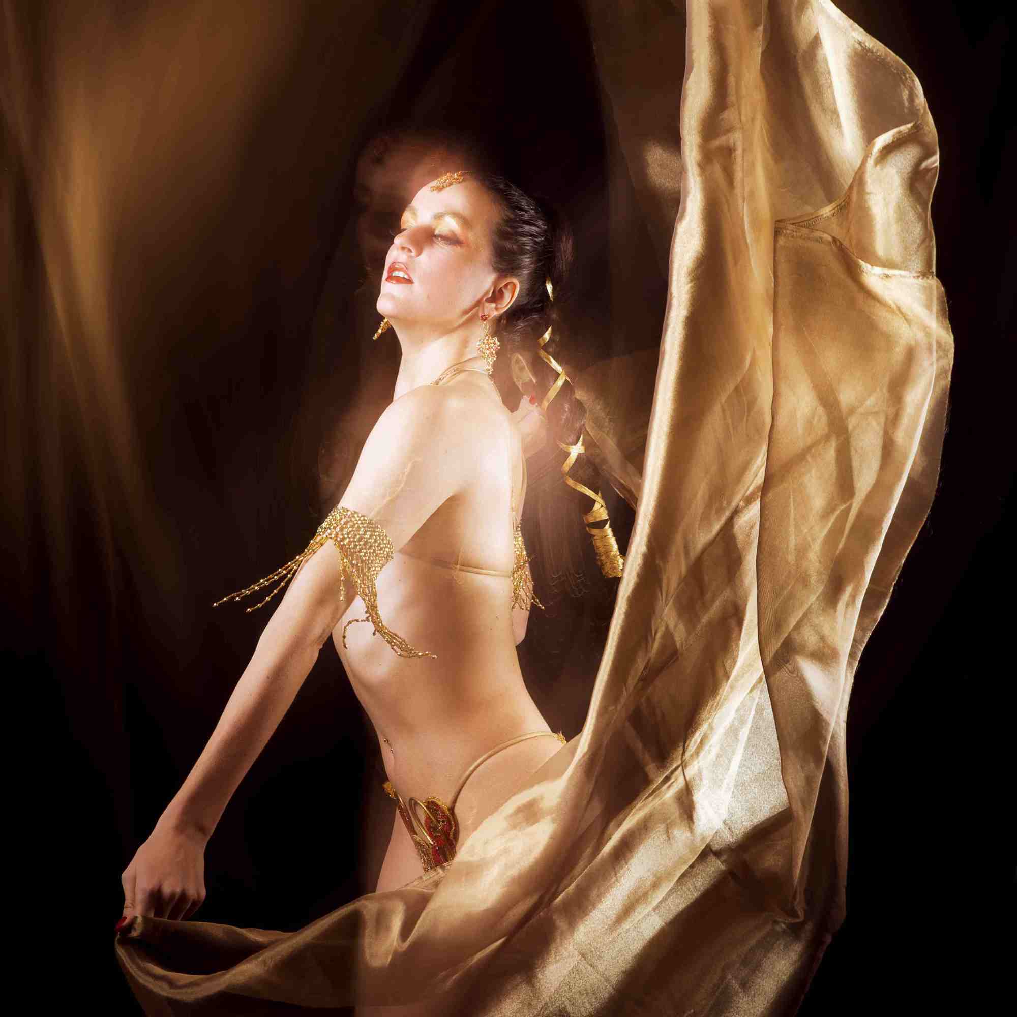 Effeuilleuse Burlesque Performeuse Feu Paris