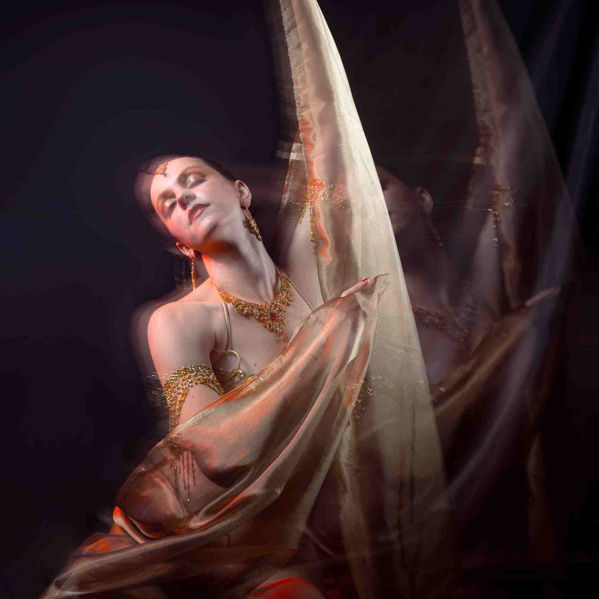 Effeuilleuse Burlesque Performeuse Feu Paris