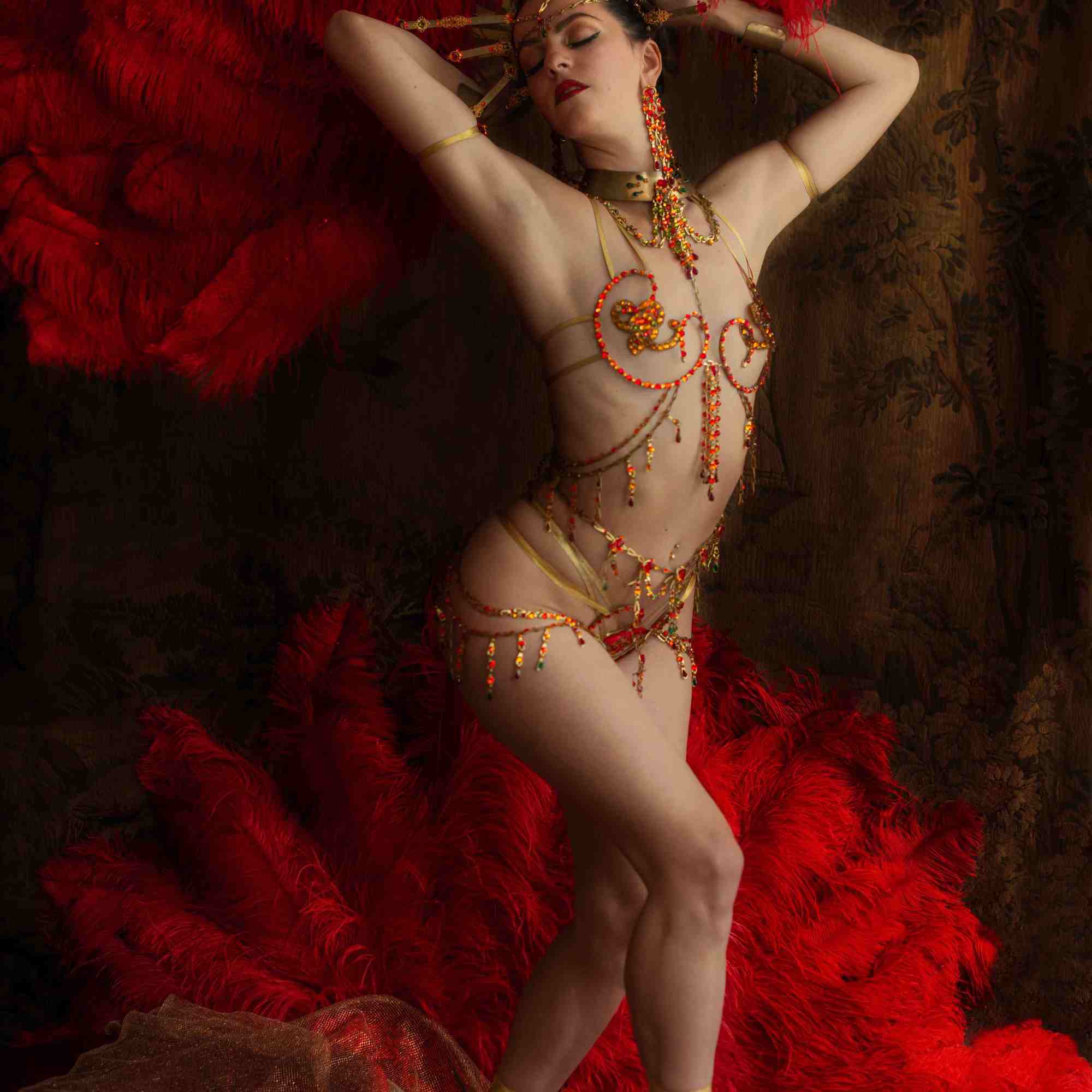 Effeuilleuse Burlesque Performeuse Feu Paris