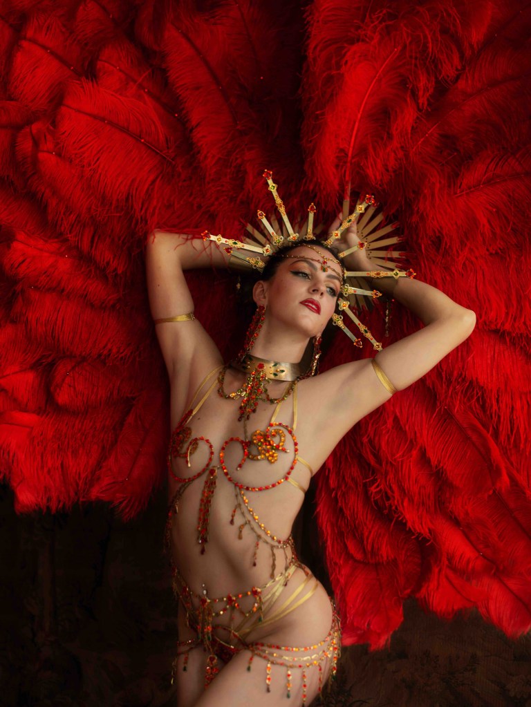 Effeuilleuse Burlesque Performeuse Feu Paris