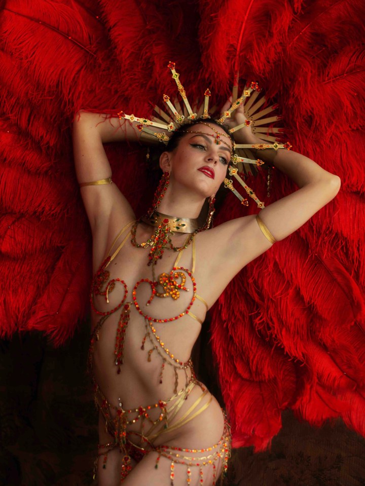 Effeuilleuse Burlesque Performeuse Feu Paris