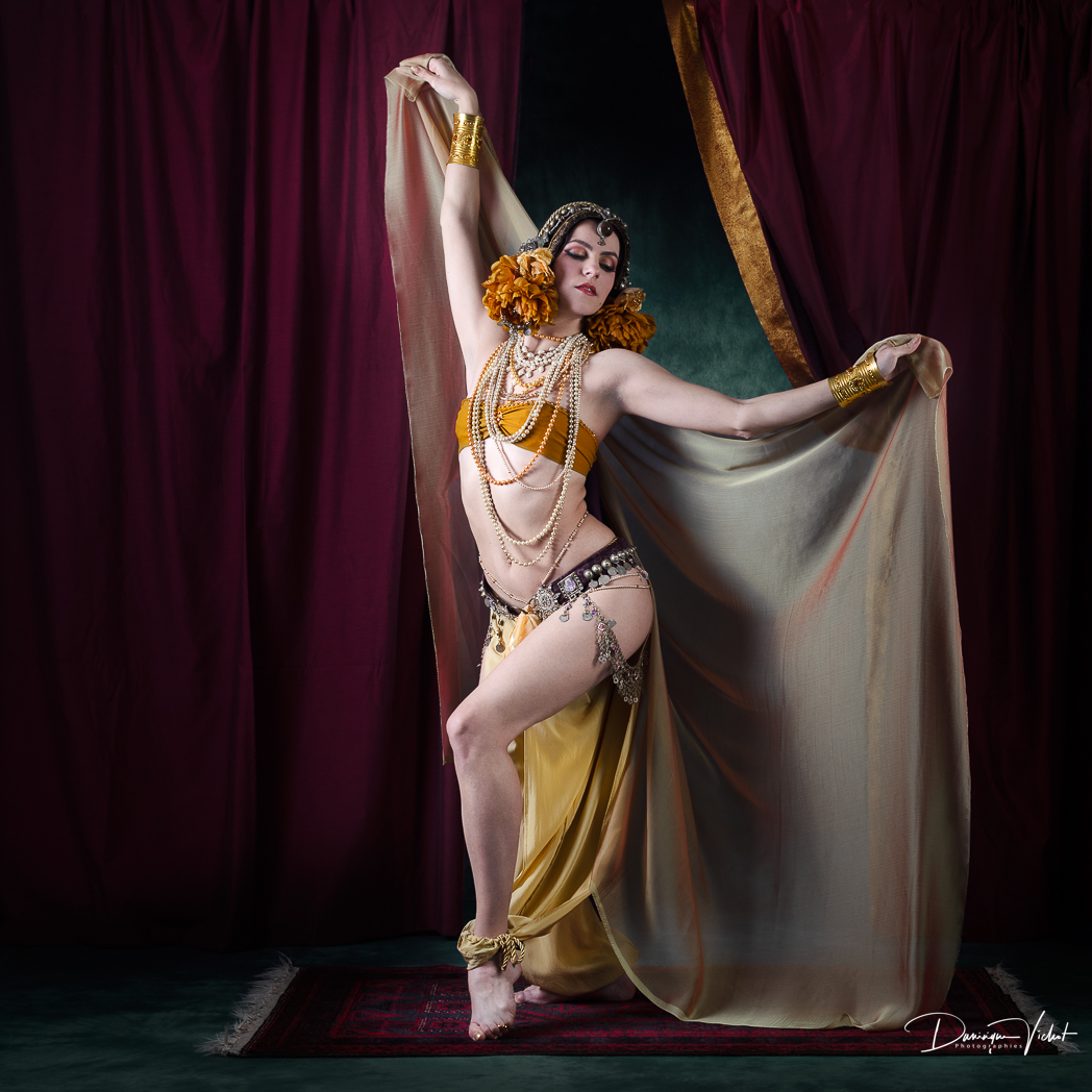 Effeuilleuse Burlesque Performeuse Feu Paris