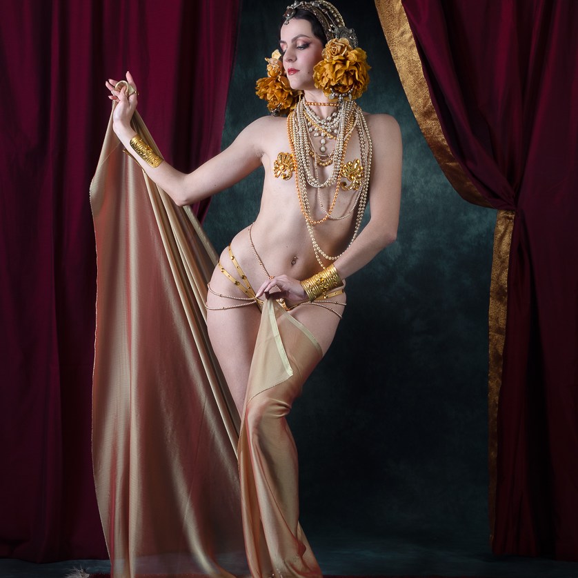 Effeuilleuse Burlesque Performeuse Feu Paris