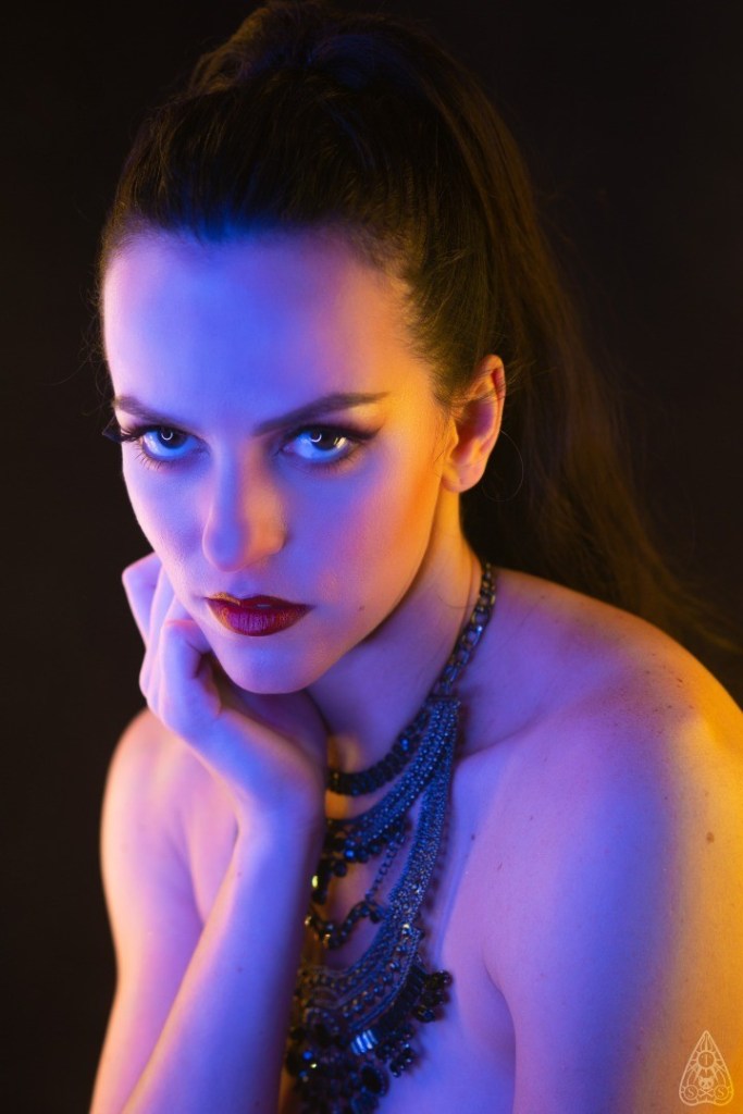 Effeuilleuse Burlesque Performeuse Feu Paris