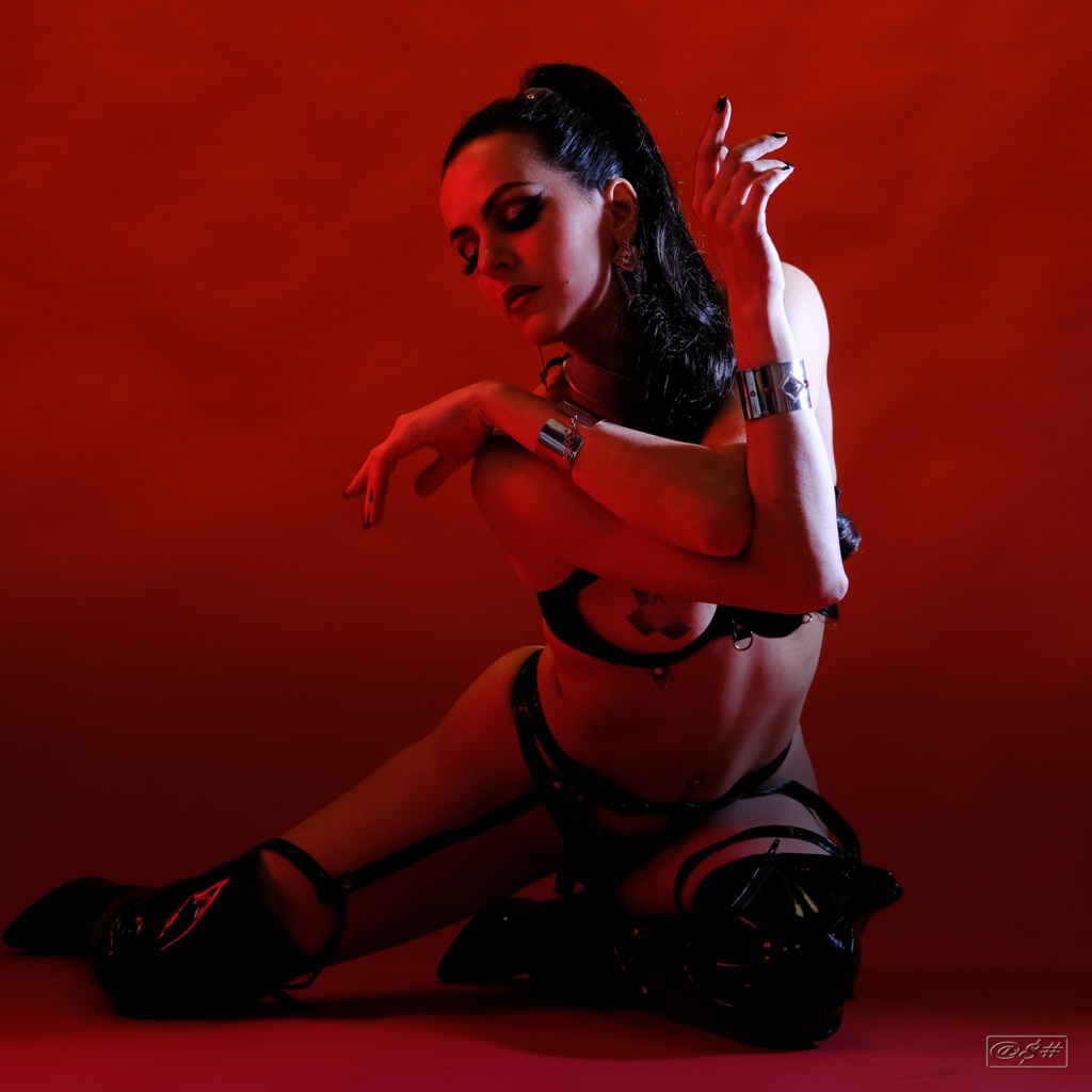 Effeuilleuse Burlesque Performeuse Feu Paris