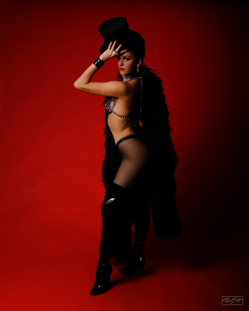 Effeuilleuse Burlesque Performeuse Feu Paris