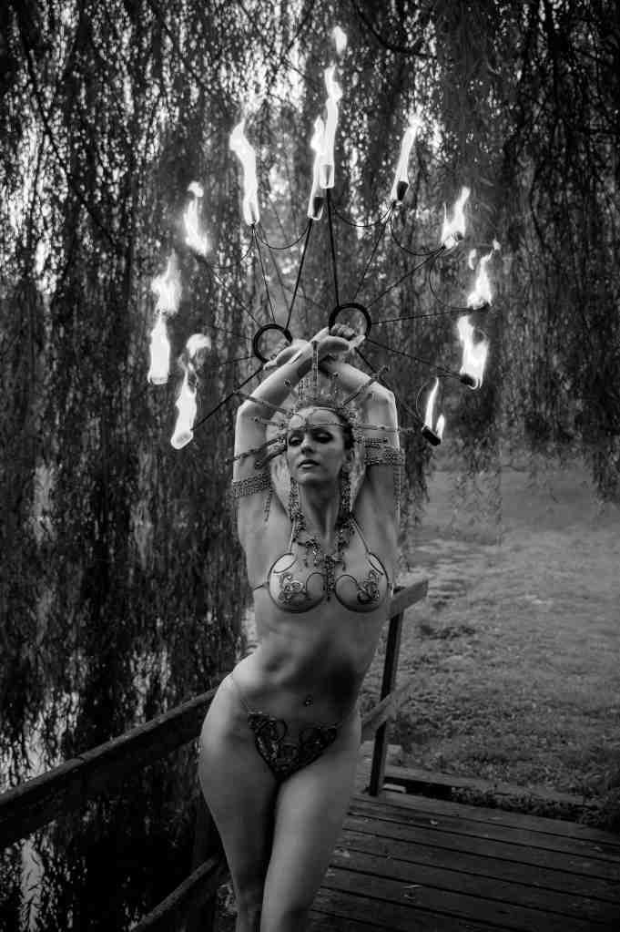 Effeuilleuse Burlesque Performeuse Feu Paris