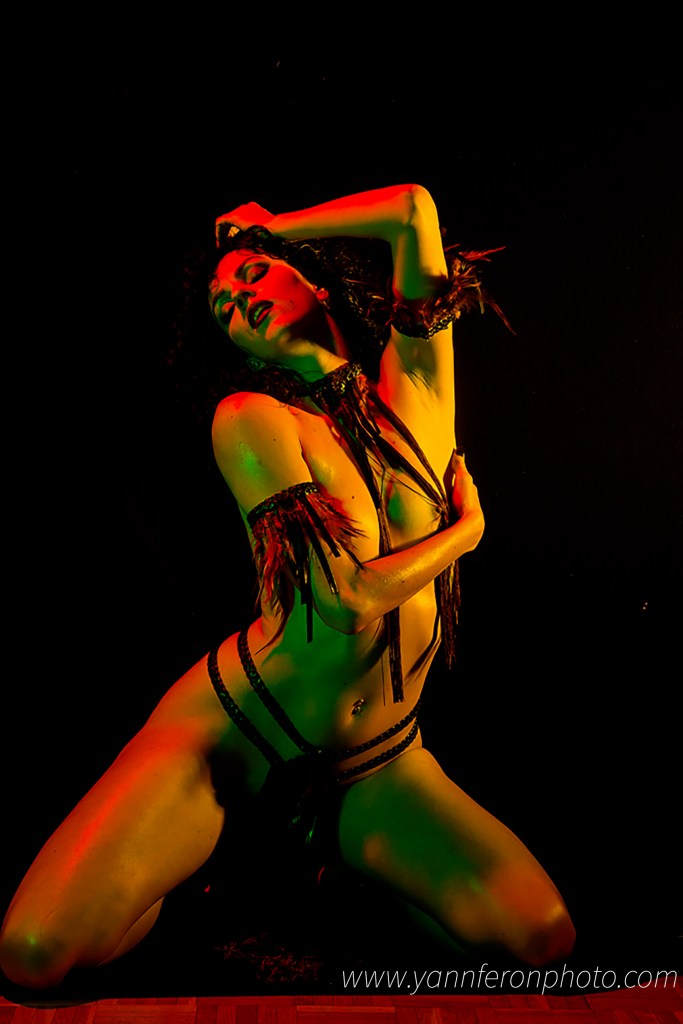 Effeuilleuse Burlesque Performeuse Feu Paris