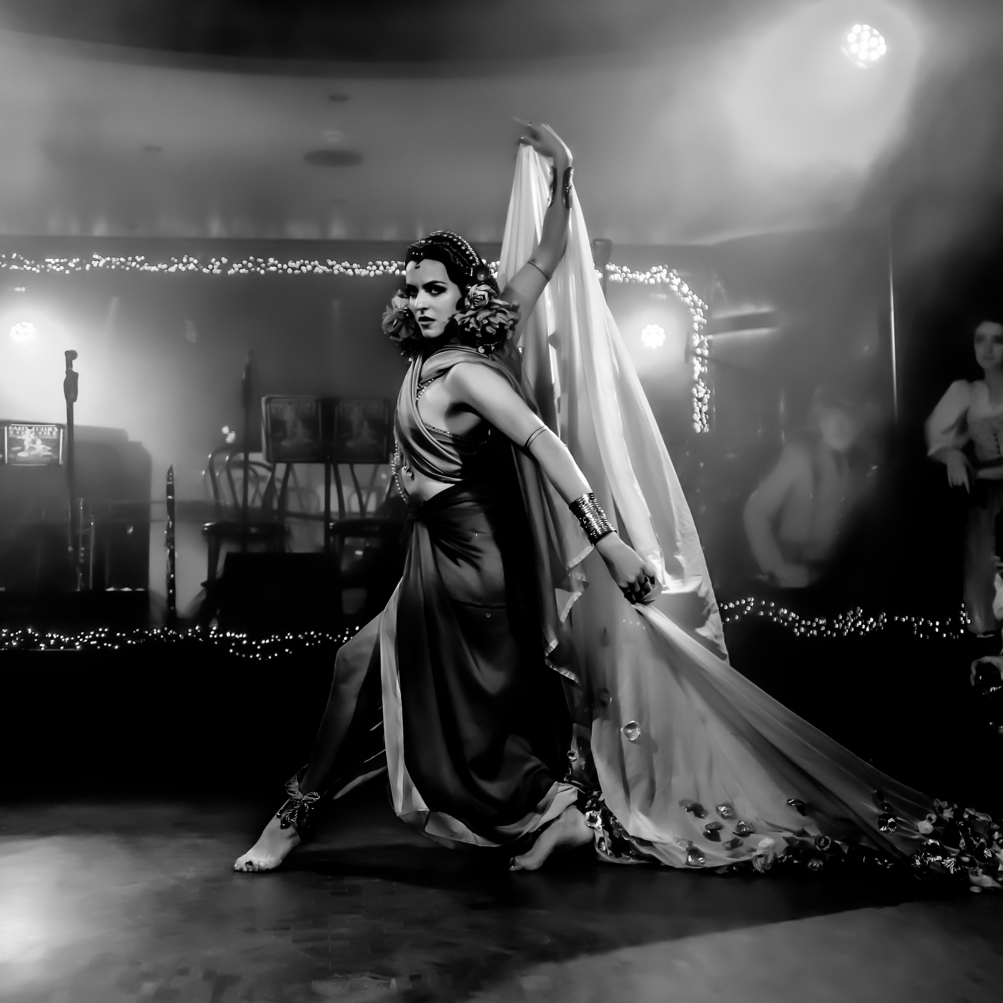 Effeuilleuse Burlesque Performeuse Feu Paris