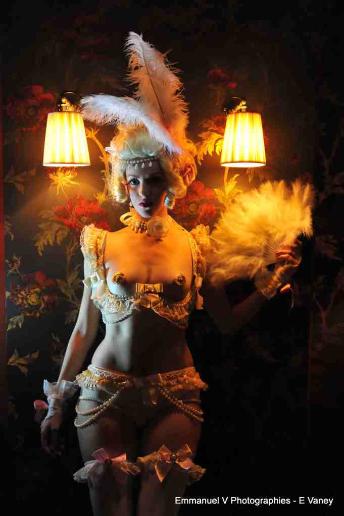 Effeuilleuse Burlesque Performeuse Feu Paris
