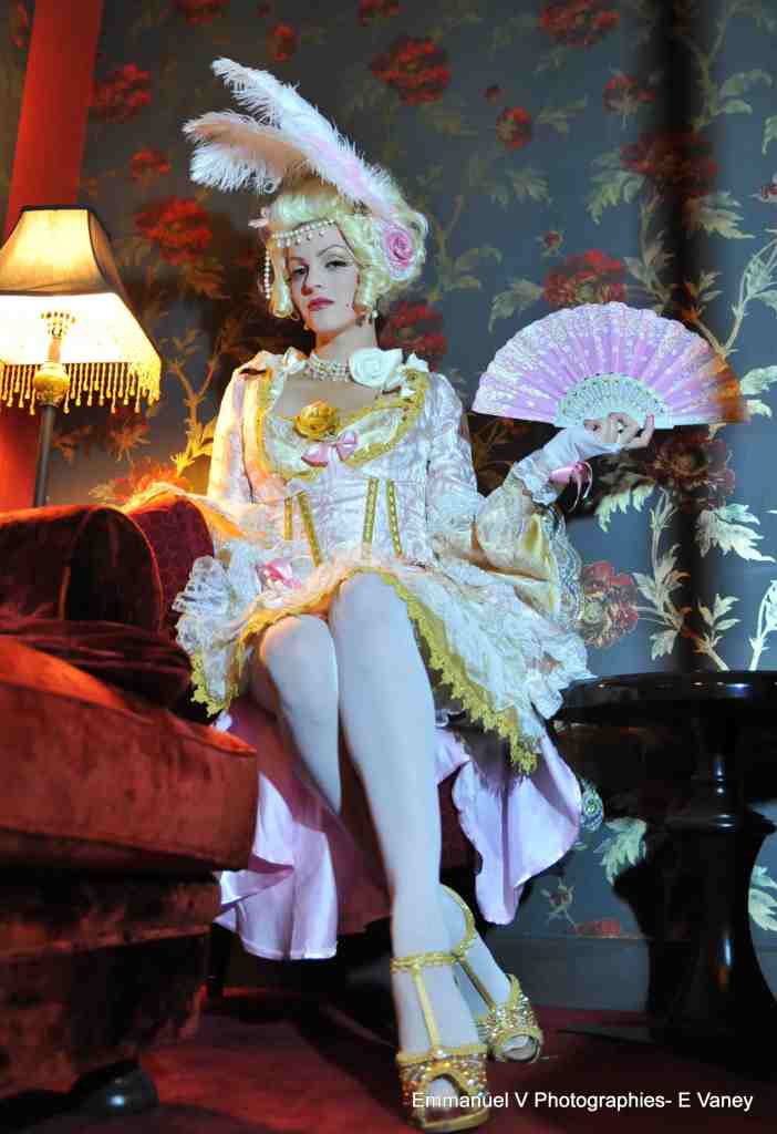 Effeuilleuse Burlesque Performeuse Feu Paris