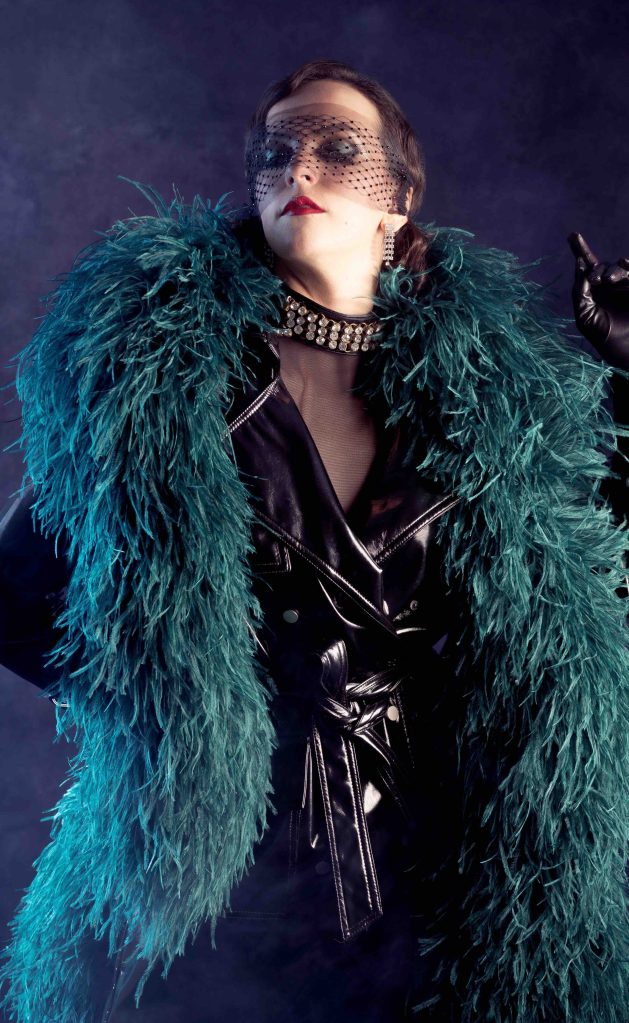 Effeuilleuse Burlesque Performeuse Feu Paris