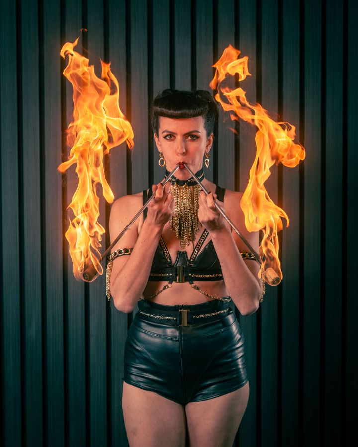 Effeuilleuse Burlesque Performeuse Feu Paris