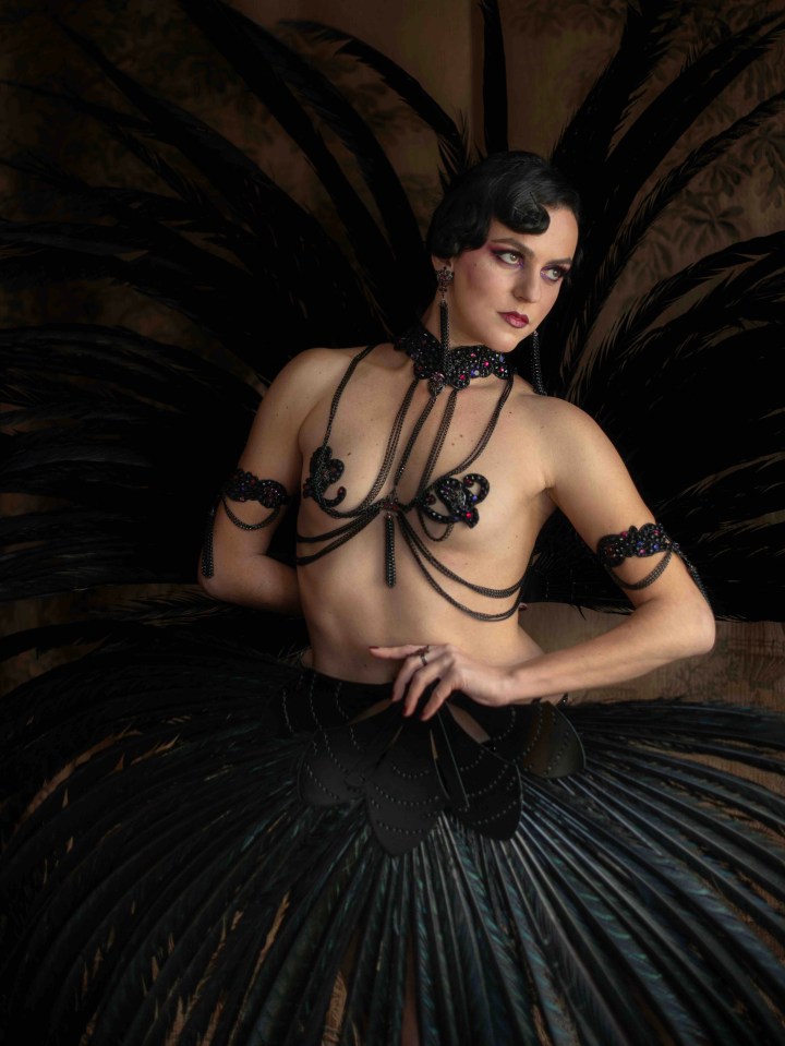 Effeuilleuse Burlesque Performeuse Feu Paris