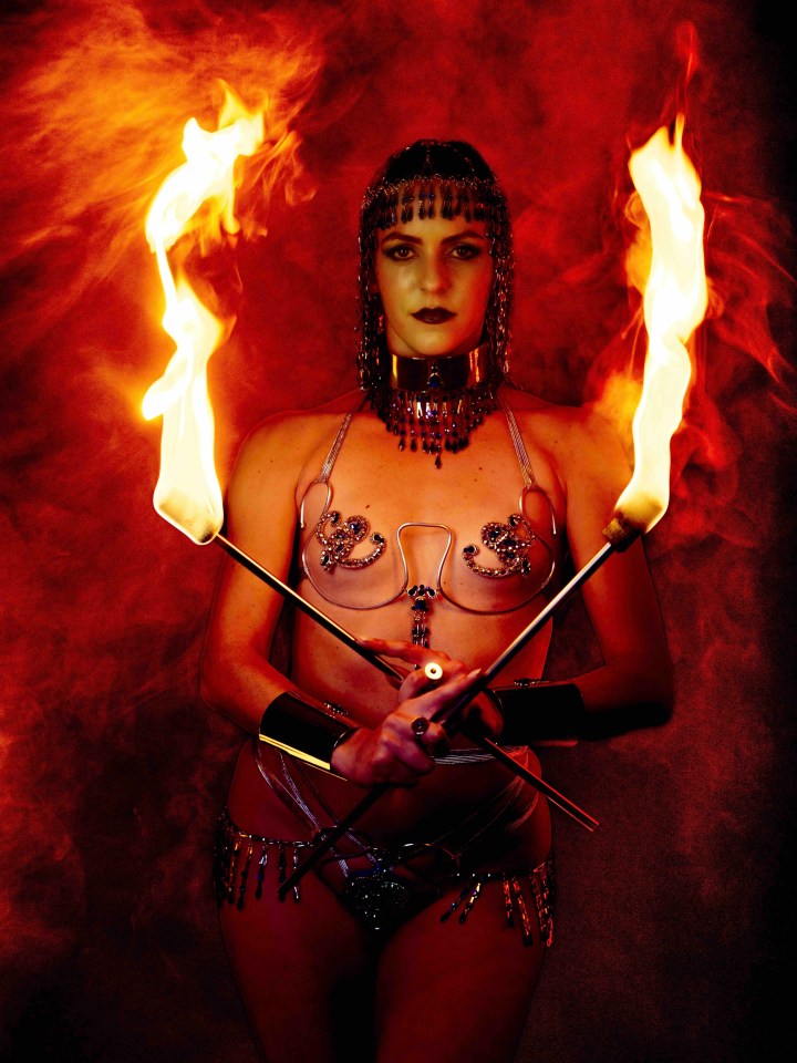 Effeuilleuse Burlesque Performeuse Feu Paris